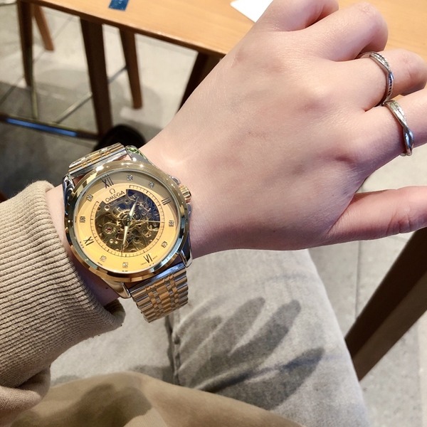 ブランド時計背面デザイン